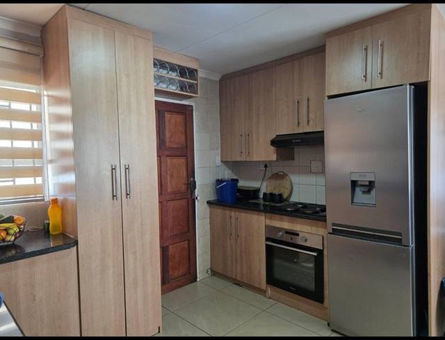 3 BEDROOM HOUSE FOR SALE IN KEMPTON PARK EXT 03